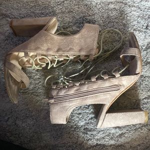 Beige/nude heels size 6